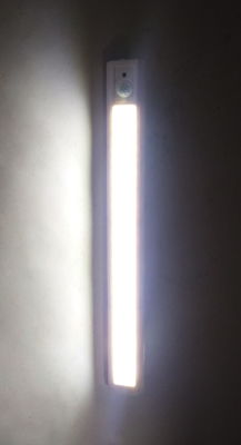 Battery Triangle LED Cabinet Light With Sensor 270x25x25mm ABS PS Plastic 4W COB